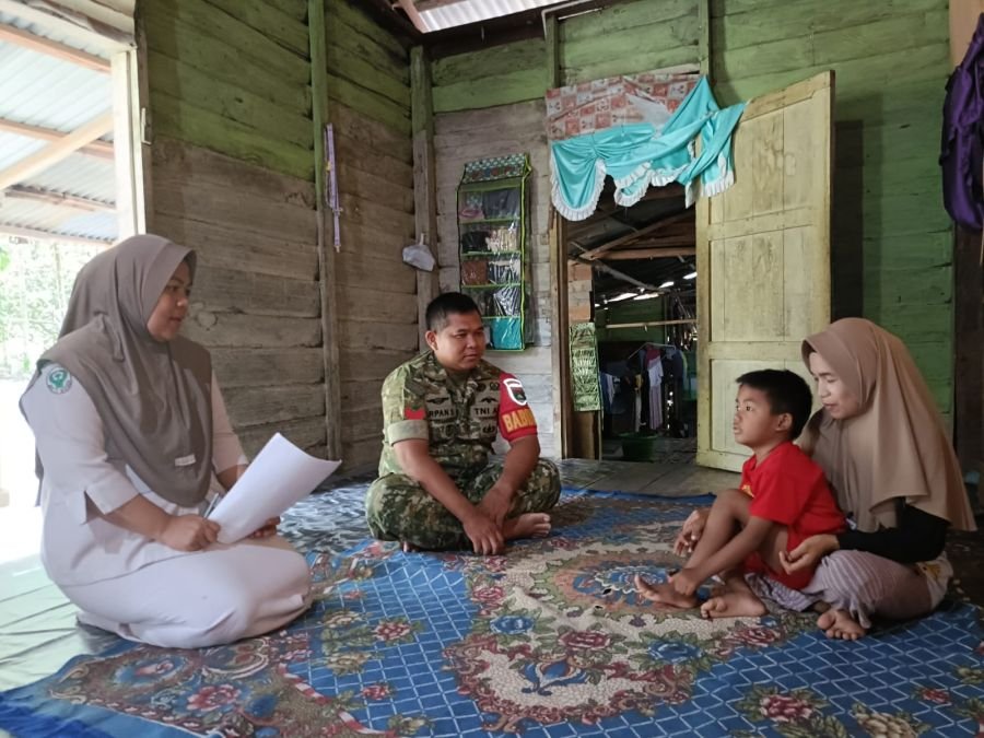Babinsa Koramil 01/Siak Cek dan Sosialisasi Stunting, Warga Merempan Hulu Diedukasi Pentingnya Gizi