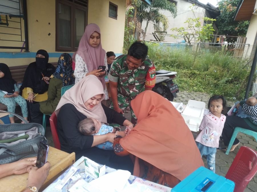 Babinsa Koramil 01/Siak Cek Stunting di Rawang Kao, Edukasi Gizi untuk Cegah Kasus Baru