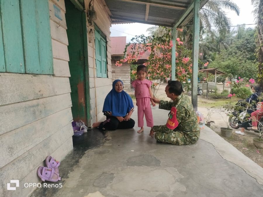 Babinsa Koramil 01/Siak Dukung Pencegahan Stunting Melalui Monitoring dan Pendampingan