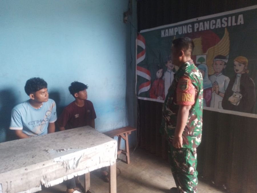Babinsa Koramil 01/Siak Tanamkan Nilai Pancasila dan Kerukunan Umat Beragama di Buatan Besar