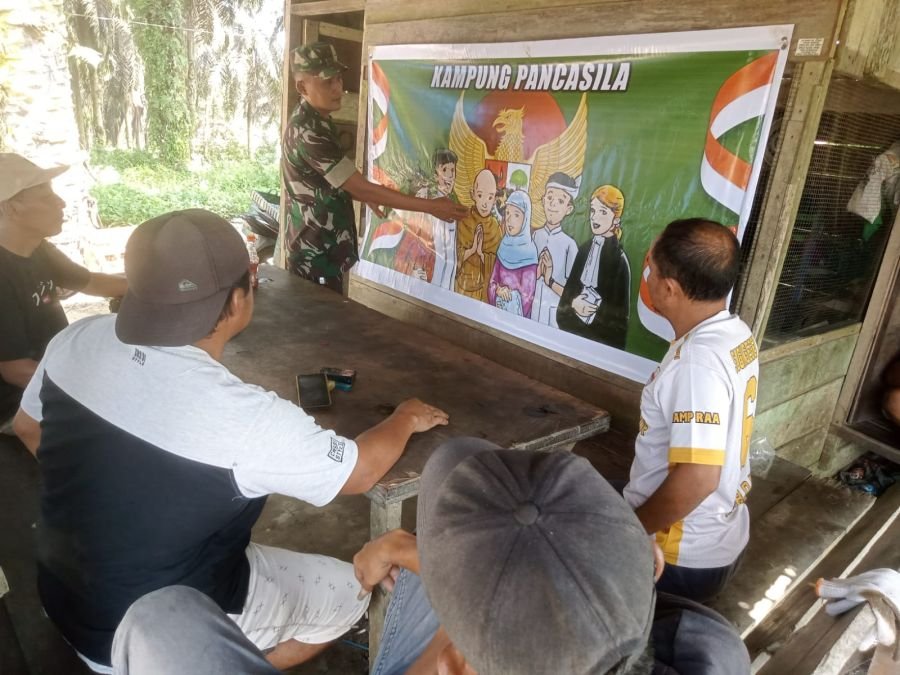Babinsa Koramil 01/Siak Tanamkan Nilai-Nilai Pancasila Melalui Wawasan Kebangsaan di Srigading