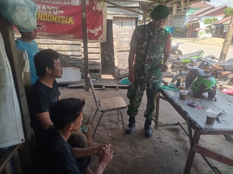 Babinsa Koramil 01/Tbh Sertu Deni Sutrisno Ajak Warga Perkuat Kerukunan dan Keamanan Lingkungan