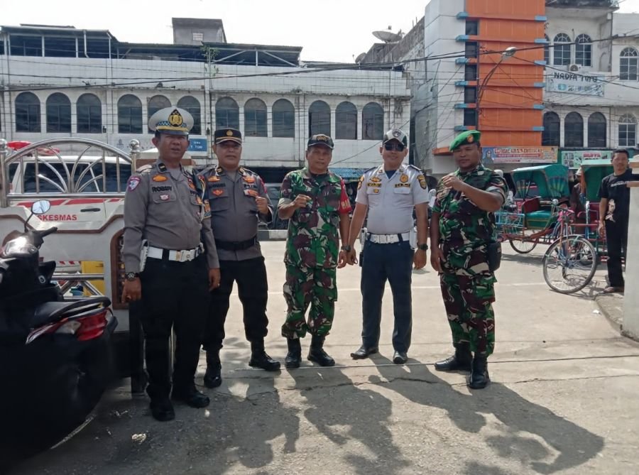 Babinsa Koramil 01/Tembilahan Serma Nuryadi Amankan Kedatangan Jamaah Haji
