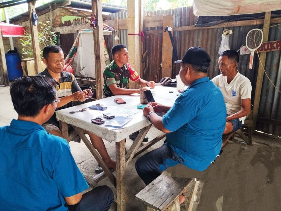 Babinsa Koramil 02 Rambah Kodim 0313/KPR Himbau Warga soal Bahaya Judi Online