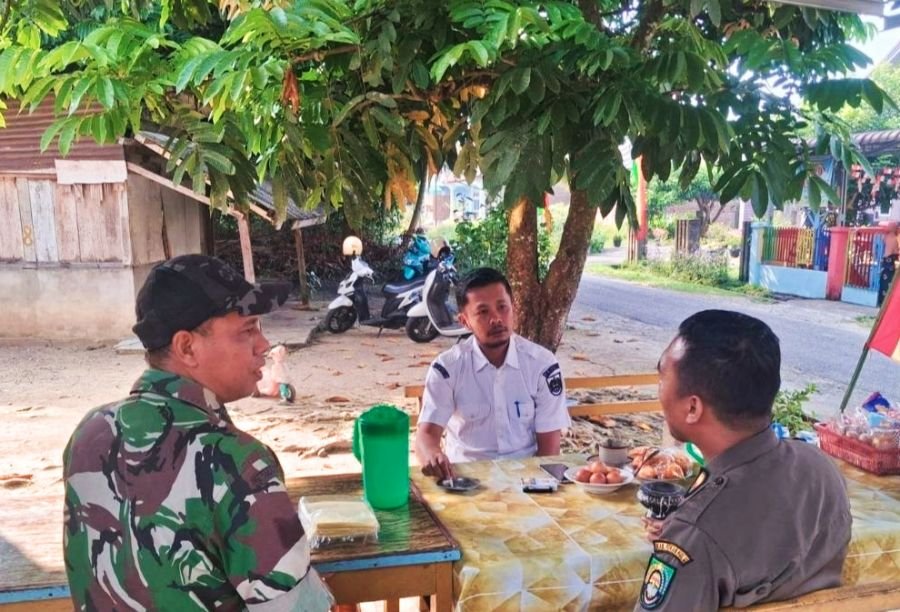 Babinsa Koramil 02 Rambah Kodim 0313/KPR Melaksanakan Kegiatan Komsos