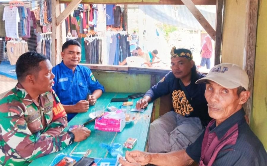 Babinsa Koramil 02 Rambah Kodim 0313/KPR Tingkatkan Kegiatan Komsos