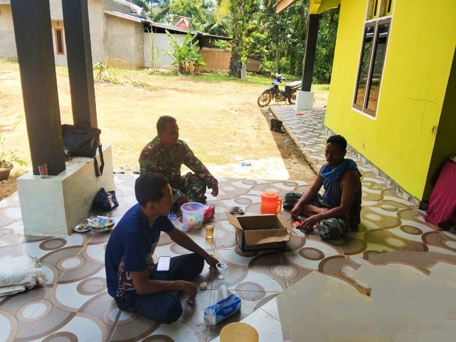 Babinsa Koramil 02 Rambah Kodim 0313/KPR Tingkatkan kegiatan Komsos