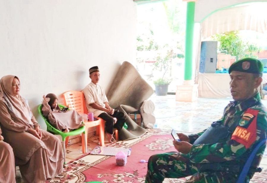 Babinsa Koramil 02 Rambah Kodim 0313/KPR Melaksanakan Kegiatan Komsos