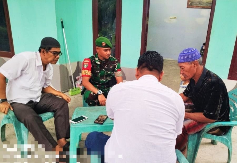 Babinsa Koramil 02 Rambah Kodim 0313/KPR Melaksanakan Komsos
