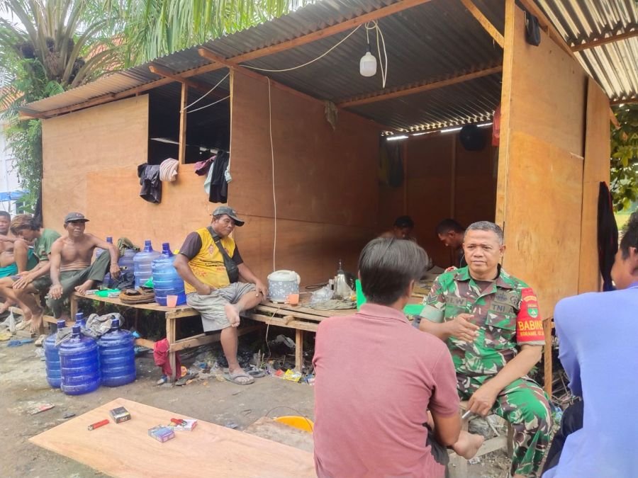 Babinsa Koramil 02 Sungai Apit Ingatkan Warga Dosan Cegah Karhutla