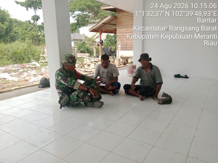 Babinsa Koramil 02 Tebing Tinggi Gelar Komsos di Desa Bantar, Ajak Warga Jaga Kerukunan dan Keamanan