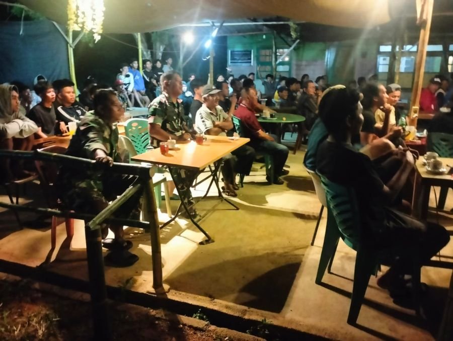 Babinsa Koramil 02/Bintim Nobar Piala Dunia 2026 Bersama Warga, Pererat Silaturahmi dan Tingkatkan K