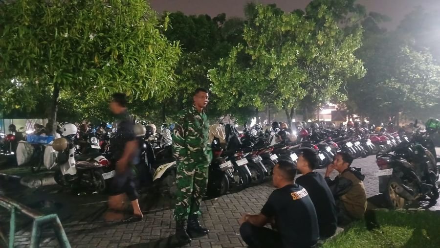Babinsa Koramil 02/Kota Ajak Remaja Pekanbaru Jadikan Keselamatan sebagai Prioritas Saat Malam Mingg