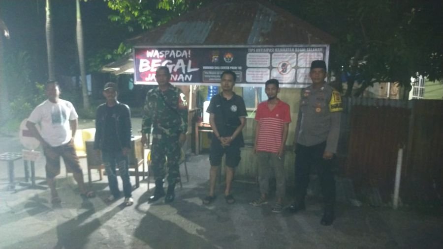 Babinsa Koramil 02/Kota Aktif Dampingi Ronda Malam, Keamanan Maharatu Kian Terjaga