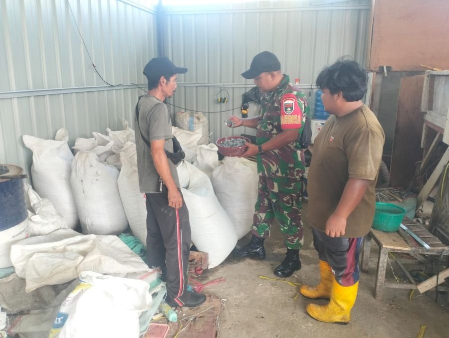 Babinsa Koramil 02/Kota Apresiasi Inovasi Pengelolaan Sampah Plastik di Sidomulyo Timur