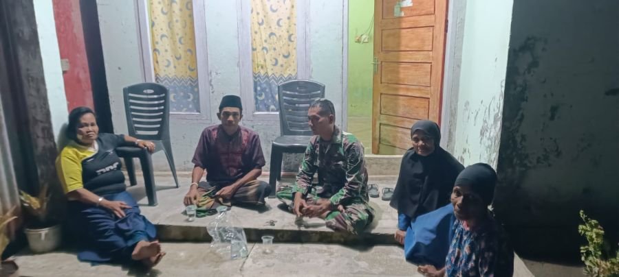 Babinsa Koramil 02/Kota Manfaatkan Patroli Malam untuk Perkuat Hubungan dengan Warga
