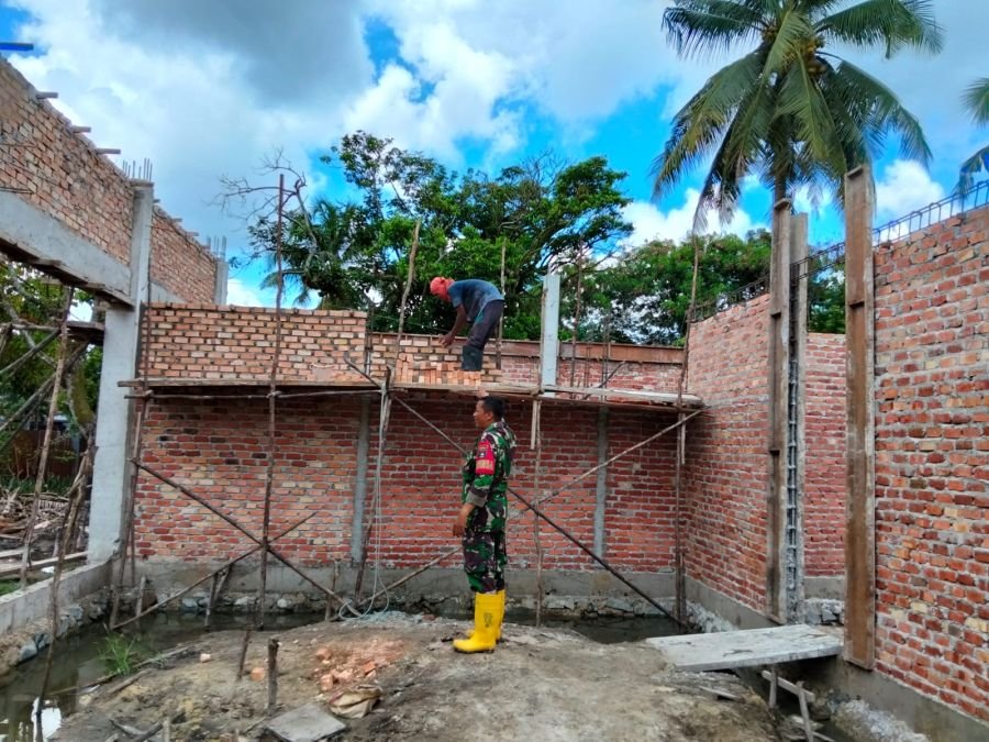 Babinsa Koramil 02/Kota Pantau Progres Pembangunan KDKMP Sidomulyo Timur