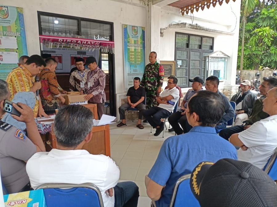 Babinsa Koramil 02/Kota Pastikan Pemilihan Ketua LPM dan Forum RT/RW Berjalan Kondusif