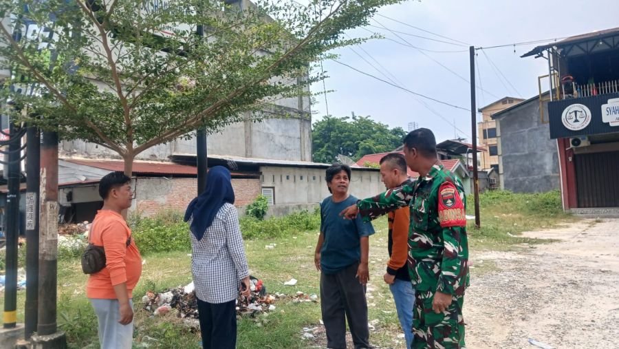 Babinsa Koramil 02/Kota Perkuat Kesadaran Warga Sumahilang Jaga Kebersihan