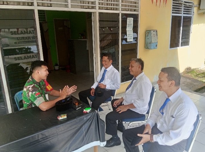 Babinsa Koramil 02/Kota Perkuat Komsos Bersama Ketua RW Terpilih di Wonorejo
