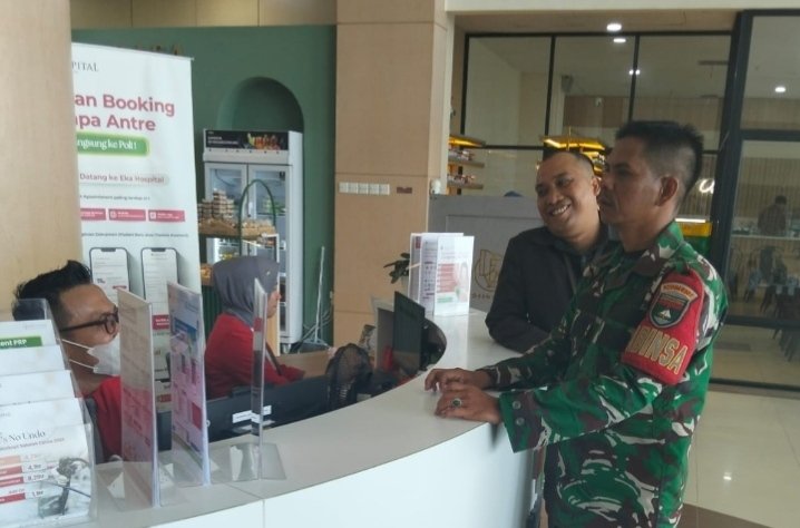 Babinsa Koramil 02/Kota Perkuat Sinergi dengan Tenaga Kesehatan di Eka Hospital Pekanbaru
