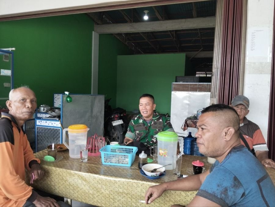 Babinsa Koramil 02/KT Bangun kebersamaan dengan masyarakat Sentajo Raya