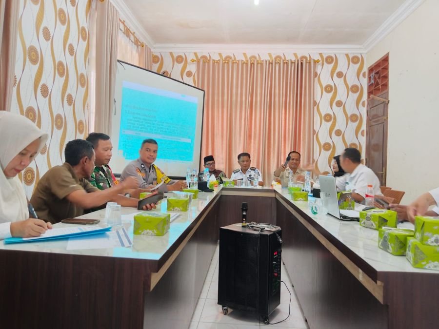 Babinsa Koramil 02/KT Hadiri Rapat Pemenuhan Hak Dasar dan Resiko Konflik di Pulau Aro