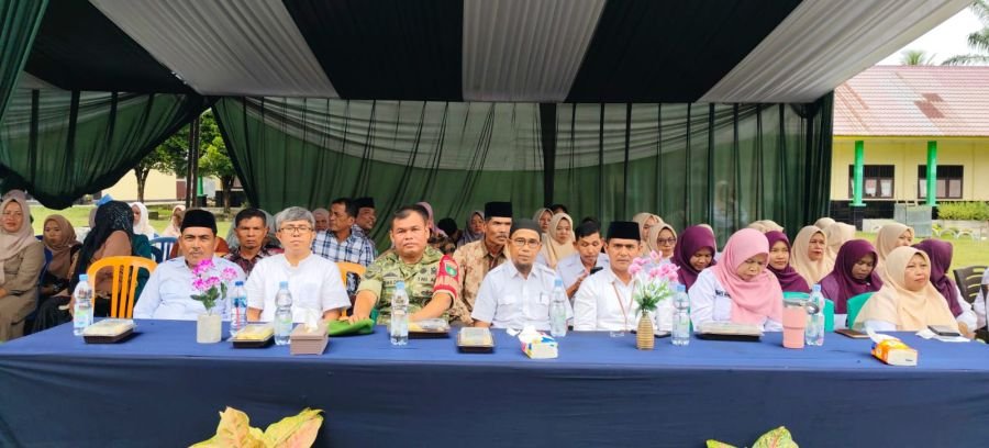Babinsa Koramil 02/KT Hadiri Syukuran Kelulusan Siswa/i SMPN 5 Teluk Kuantan