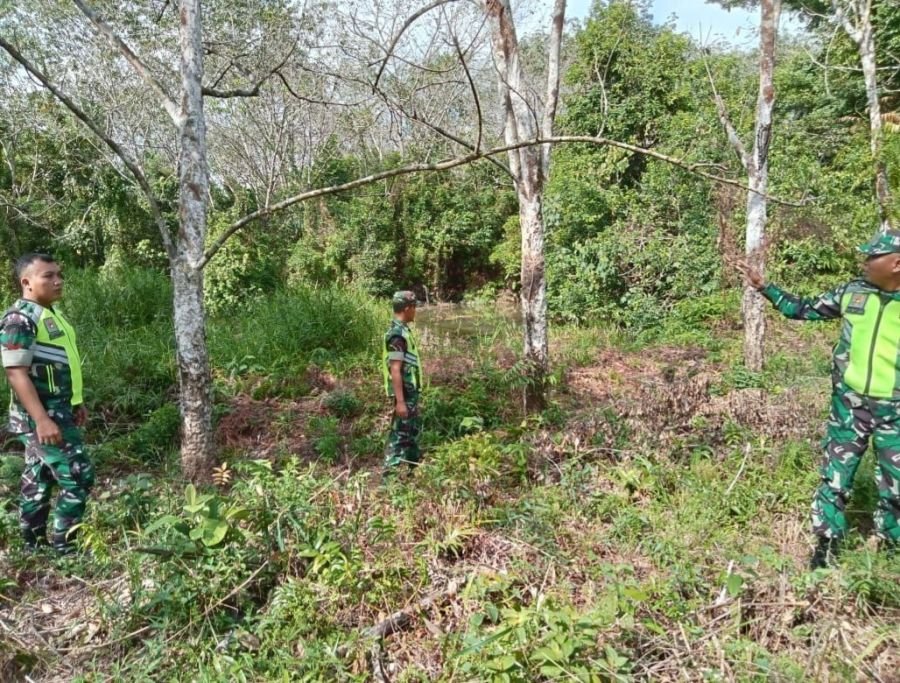 Babinsa Koramil 02/KT Intensifkan Patroli Cegah Karhutla di Kuantan Tengah