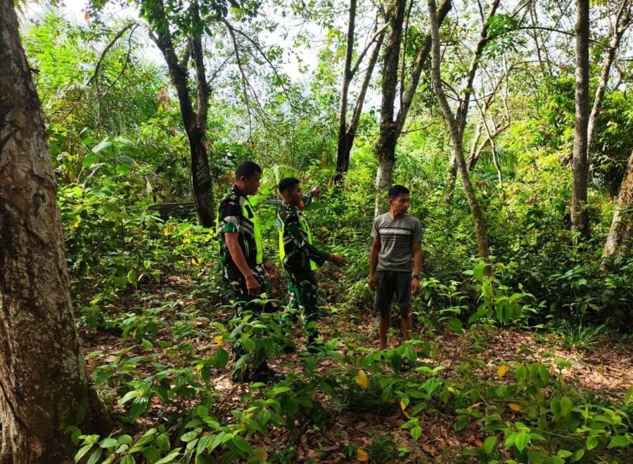 Babinsa Koramil 02/KT Kembali Laksanakan Patroli Cegah Karhutla