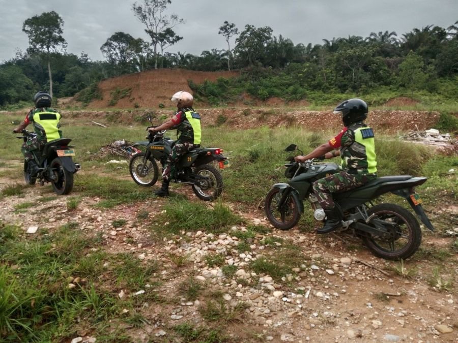 Babinsa Koramil 02/KT Patroli Cegah Karhutla di Pulau Komang