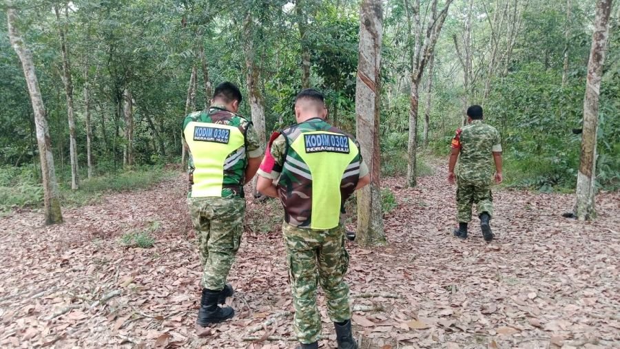 Babinsa Koramil 02/KT Patroli Karhutla di Titian Modang Kopah