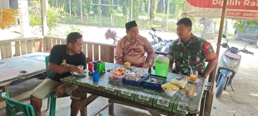 Babinsa Koramil 02/KT Perkuat Kemitraan Bersama Perangkat Desa