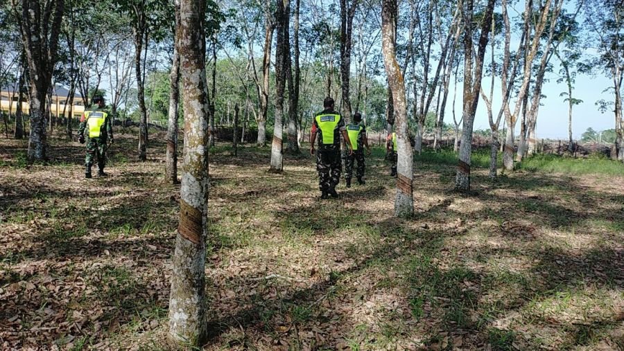 Babinsa Koramil 02/KT Perkuat Patroli Karhutla di Banjar Benai