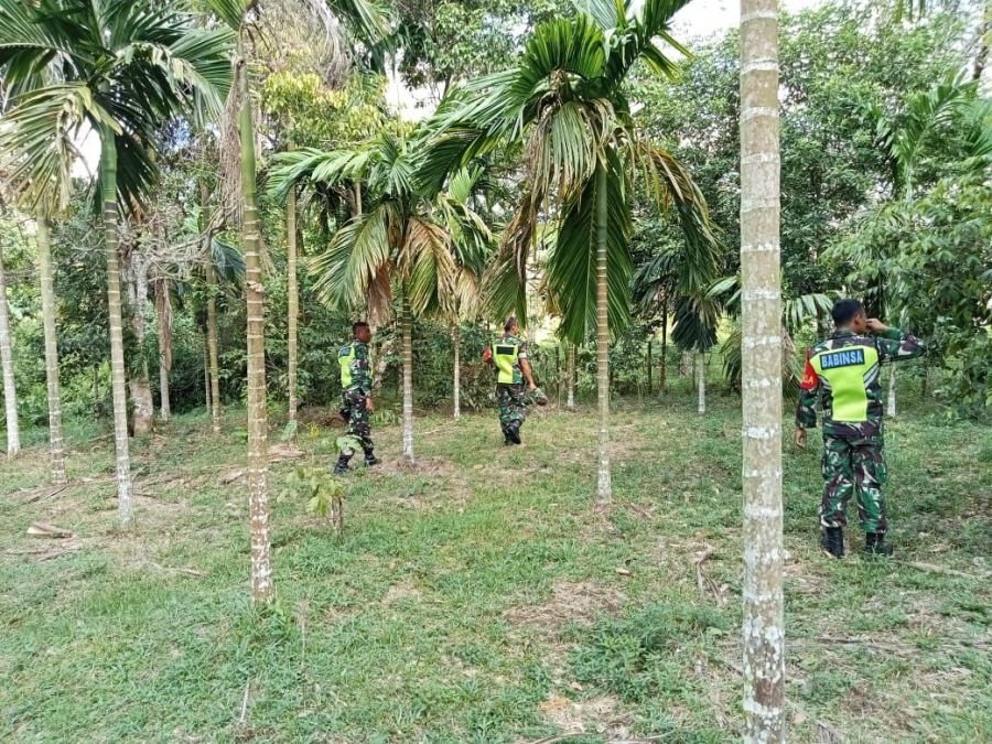 Babinsa Koramil 02/KT Rutin Patroli Karhutla Demi Cegah Kebakaran
