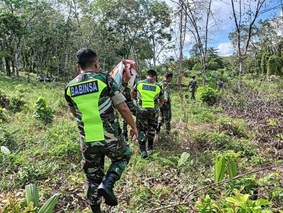 Babinsa Koramil 02/KT Siaga Cegah Karhutla di Pulau Baru Kopah