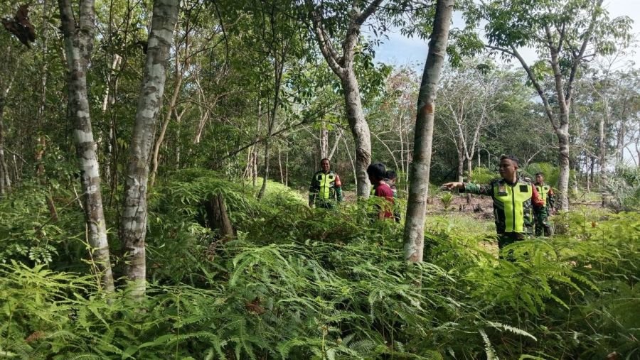 Babinsa Koramil 02/KT Tingkatkan Kewaspadaan Karhutla di Beringin Taluk