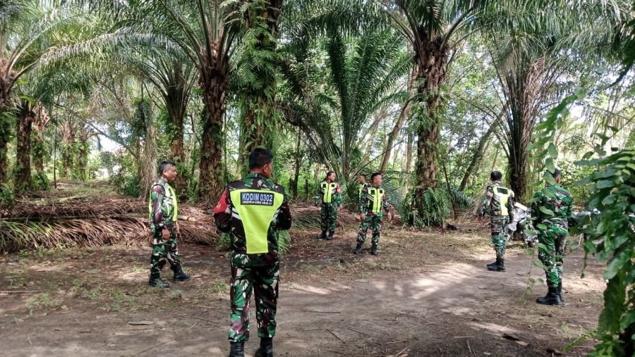 Babinsa Koramil 02/KT Waspadai Titik Rawan Karhutla di Kuansing