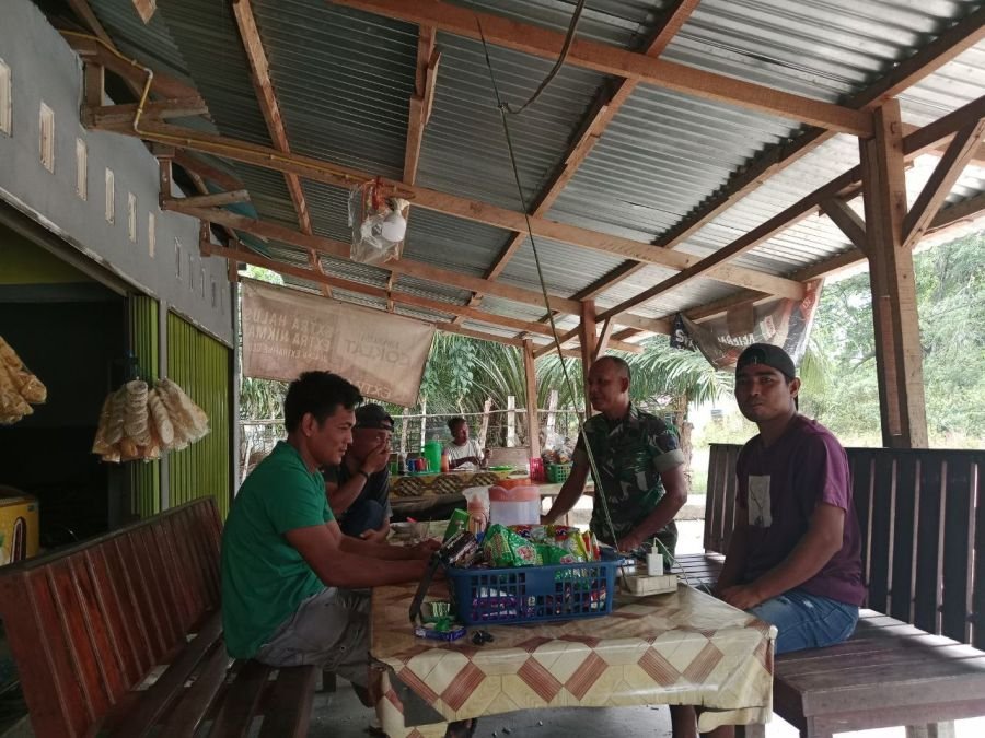 Babinsa Koramil 02/Kuantan Tengah melaksanakan Komsos dengan Warga Binaan