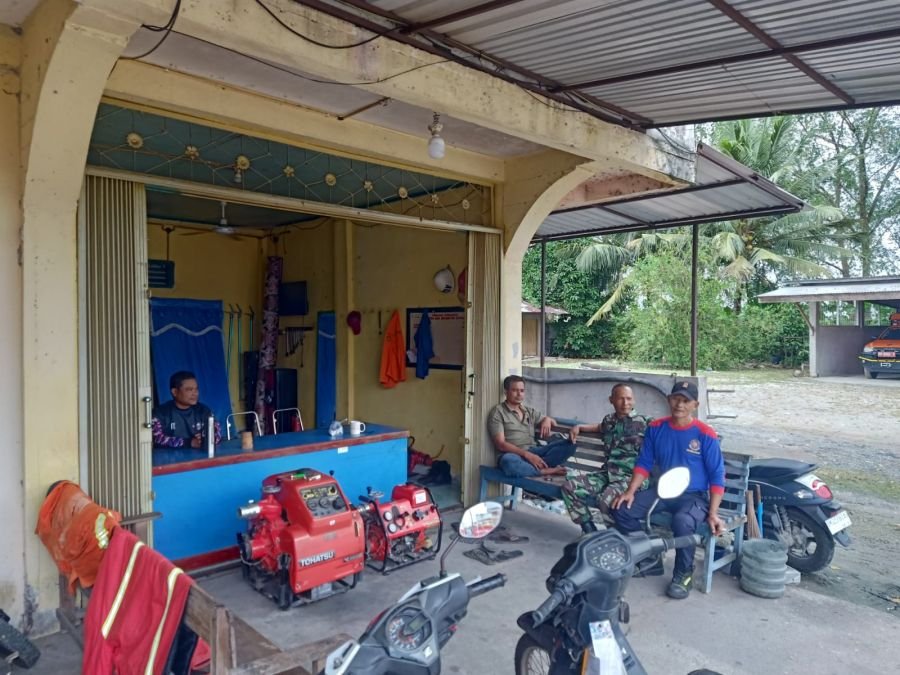 Babinsa Koramil 02/SA Ajak Warga Jaga Kesehatan dan Cegah Karhutla