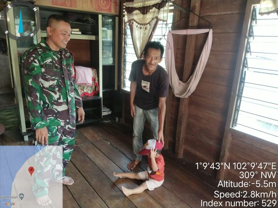 Babinsa Sungai Apit Pantau Perkembangan Anak Asuh Stunting di Tanjung Kuras