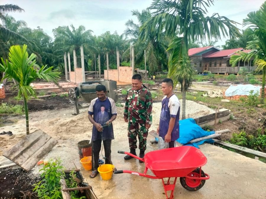 Babinsa Koramil 02/Sungai Apit Ajak Warga Sungai Rawa Waspadai Karhutla