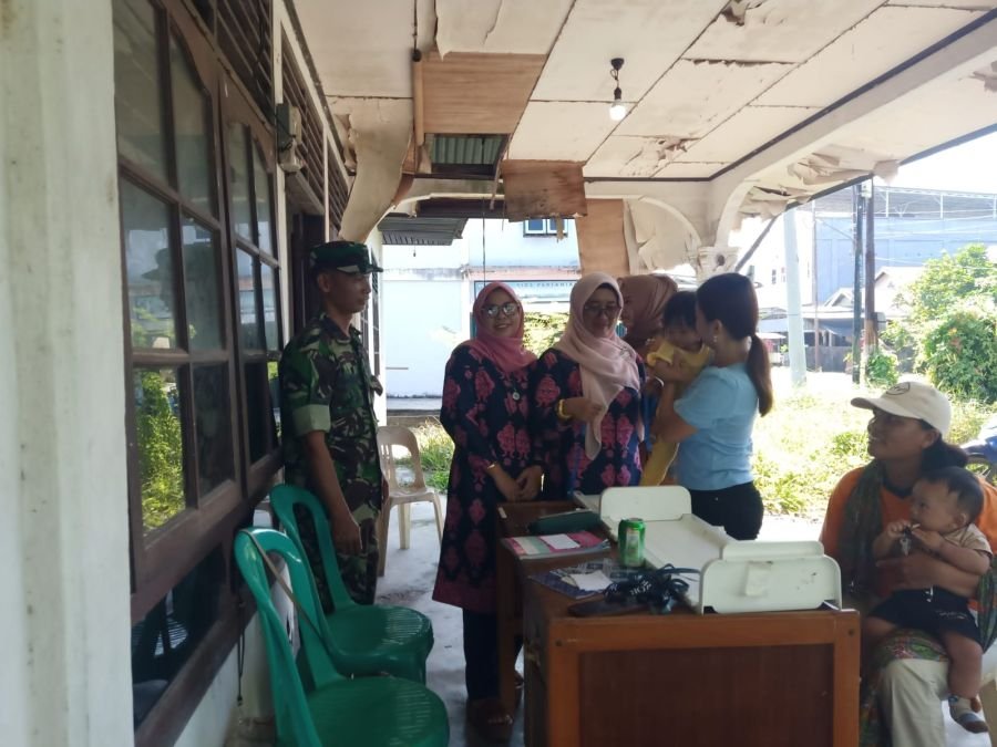 Babinsa Koramil 02/Sungai Apit Laksanakan Kunjungan Pendampingan Anak Asuh Stunting di Telik Batil.