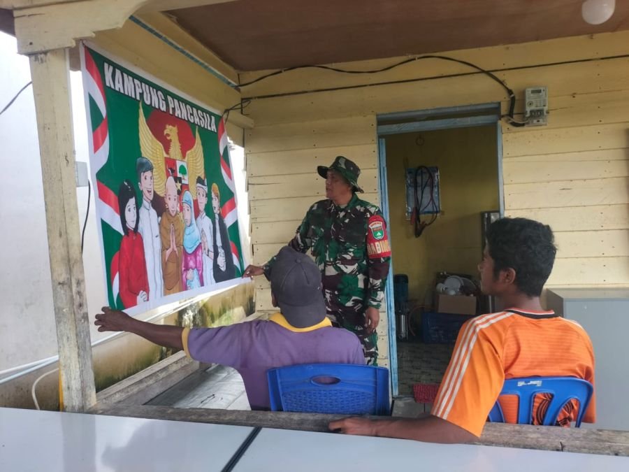 Babinsa Koramil 02/Sungai Apit Sosialisasikan Nilai-Nilai Pancasila kepada Warga Kampung Penyengat