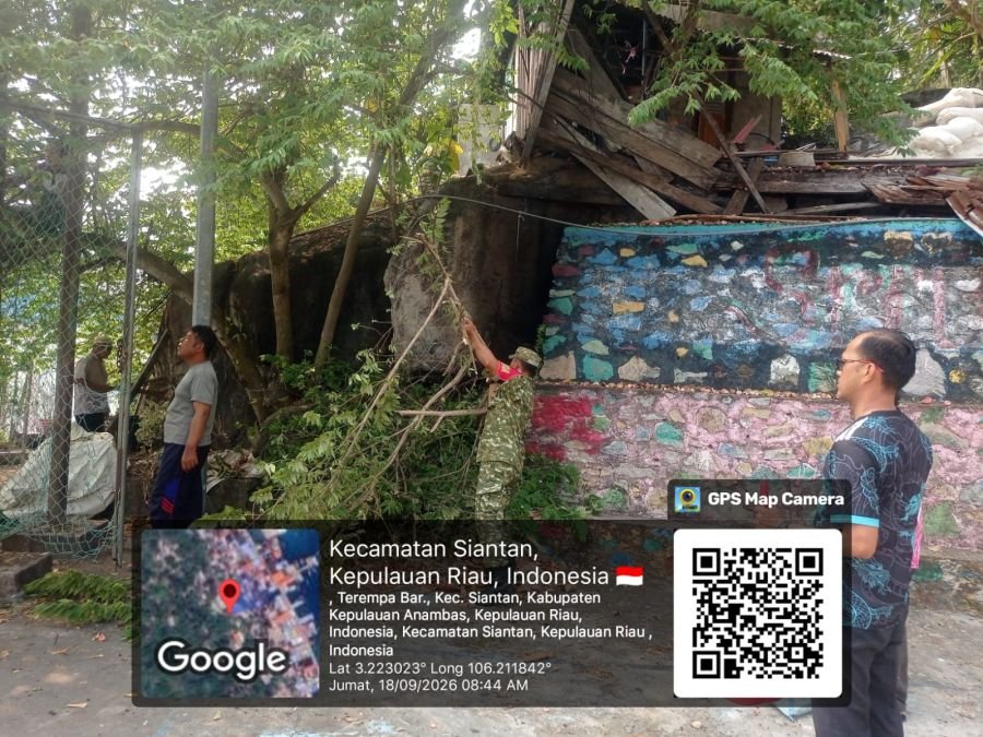 Babinsa Koramil 02/Tarempa Hadiri Kegiatan Jumat Gotong Royong di Desa Sri Tanjung