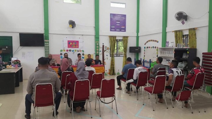 Babinsa Koramil 02/Tarempa Hadiri Pemaparan Anggaran dan Rapat Penertiban Hewan Liar di Desa Sri Tan