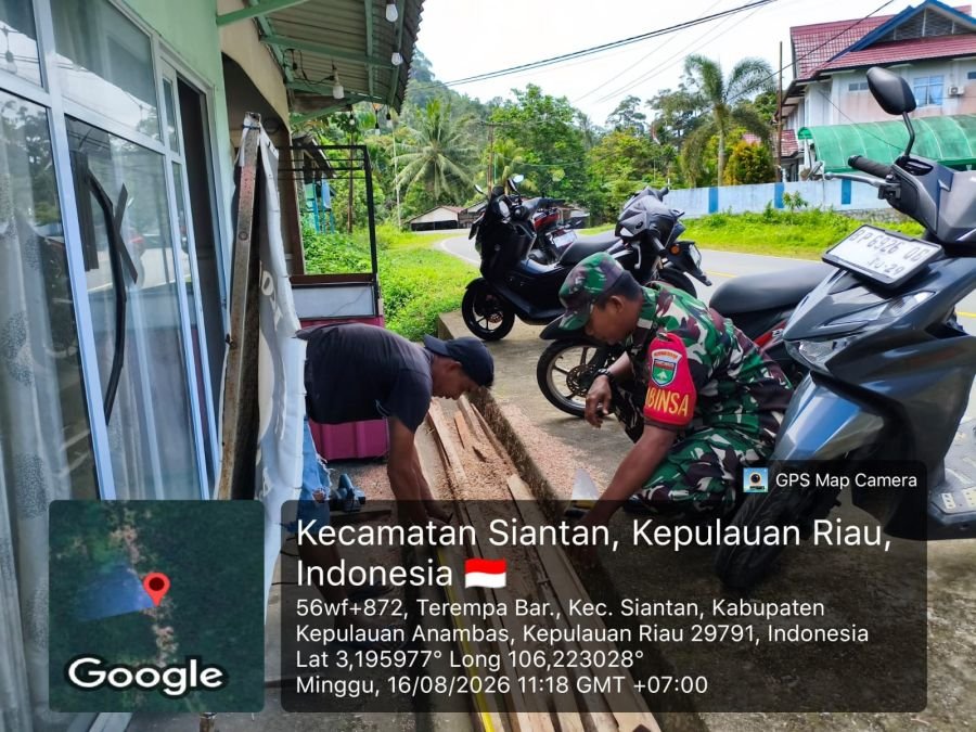 Babinsa Koramil 02/Tarempa Jalin Kedekatan dengan Warga Melalui Komsos di Desa Tarempa Selatan