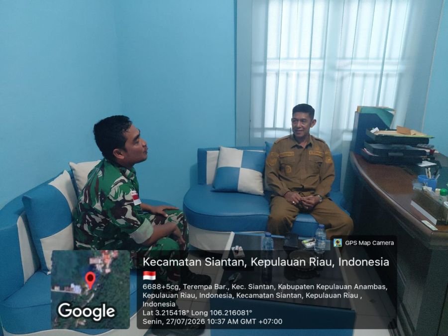 Babinsa Tarempa Perkuat Sinergi dengan Pemdes Jaga Kebersihan dan Kamtibmas
