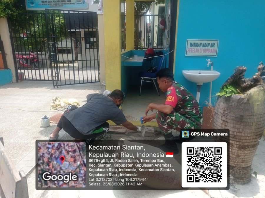 Babinsa Koramil 02/Tarempa Jalin Silaturahmi dengan Warga Binaan di Kelurahan Tarempa