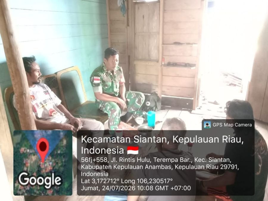 Babinsa Koramil 02/Tarempa Laksanakan Komsos Bersama Warga Desa Tarempa Selatan